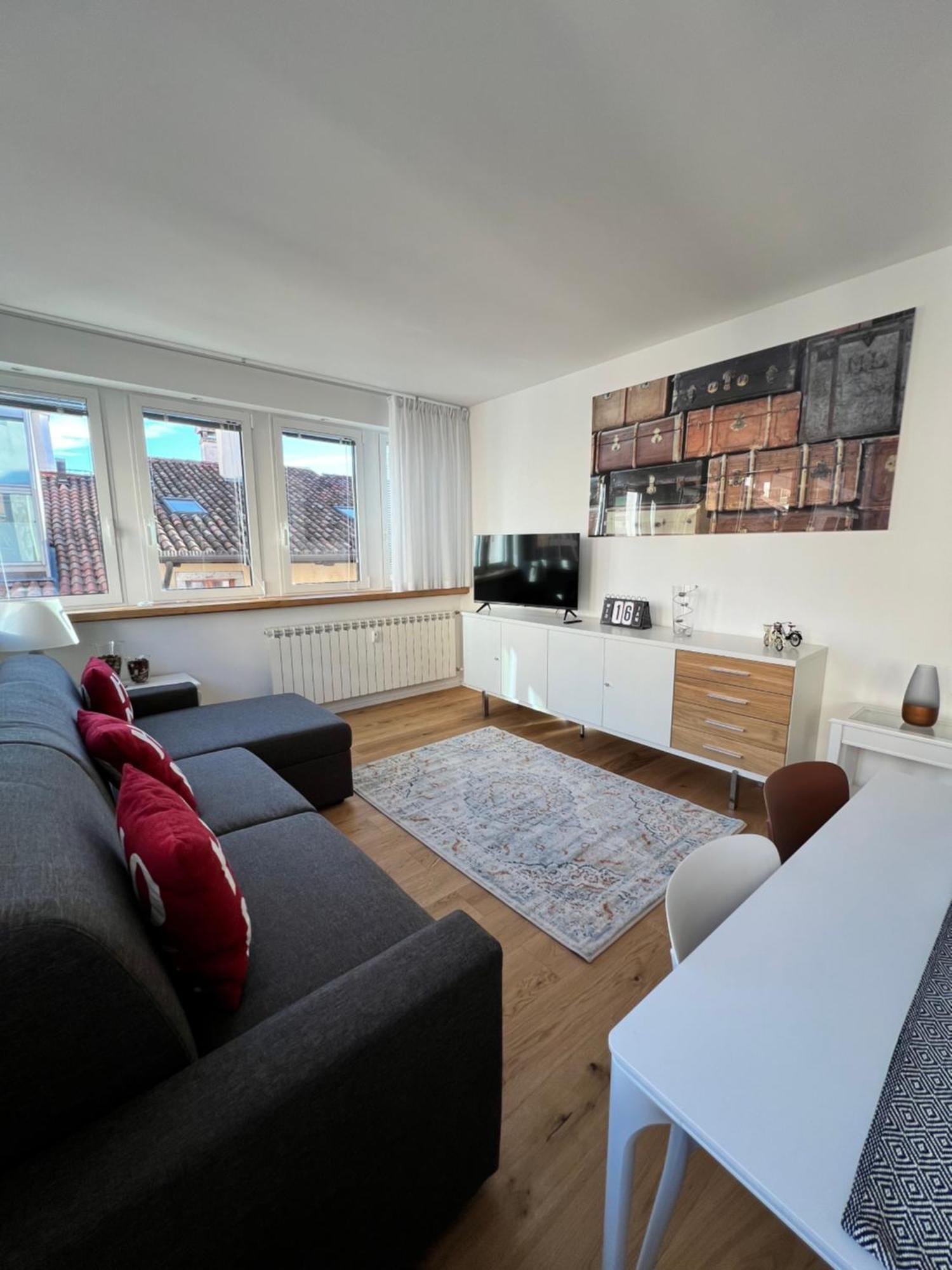 Conte Cavour Apartment Udine Bagian luar foto
