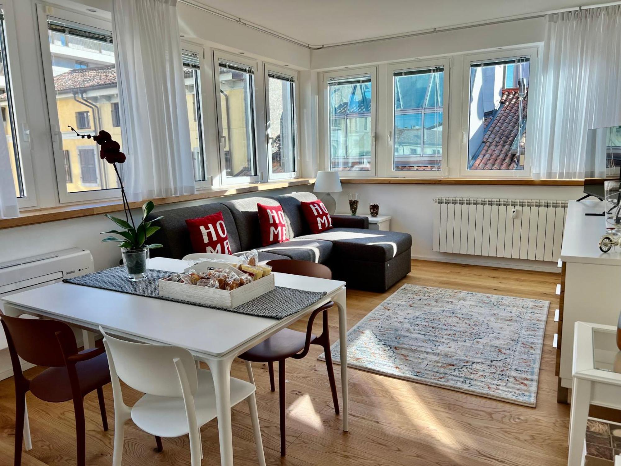 Conte Cavour Apartment Udine Bagian luar foto